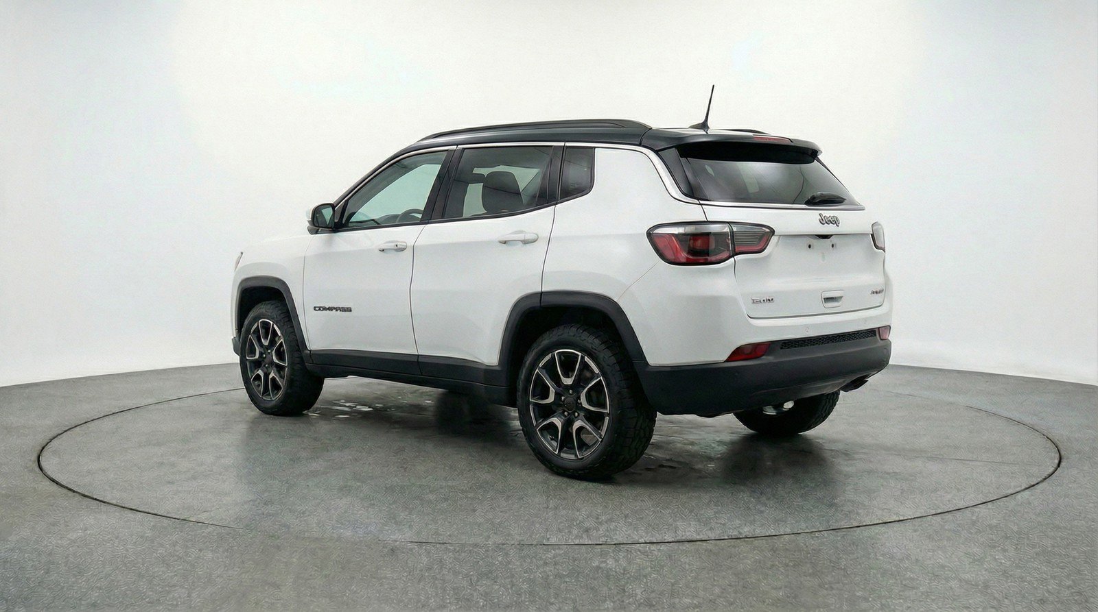 Used 2025 Jeep Compass Trailhawk AWD/4WD image 6