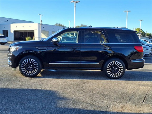 Used 2020 Lincoln Navigator Black Label w/ Cargo Convenience Package image 24