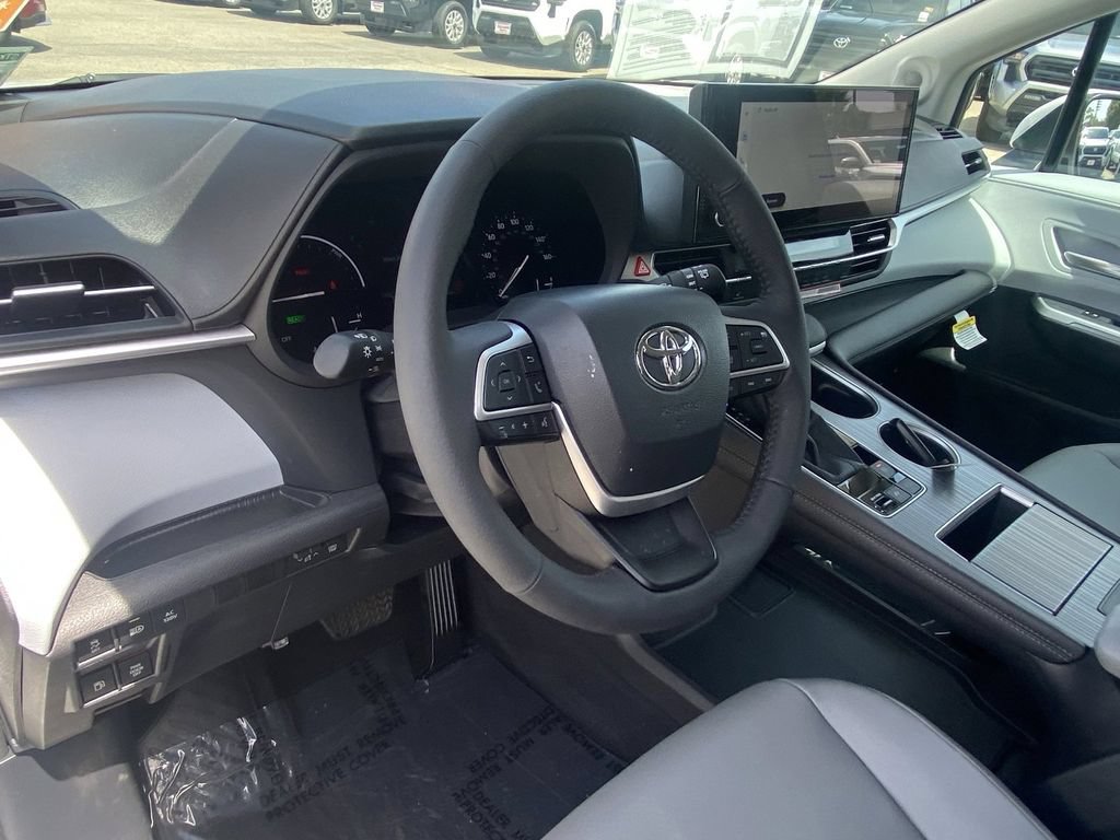 Certified 2026 Toyota Sienna XLE FWD image 23