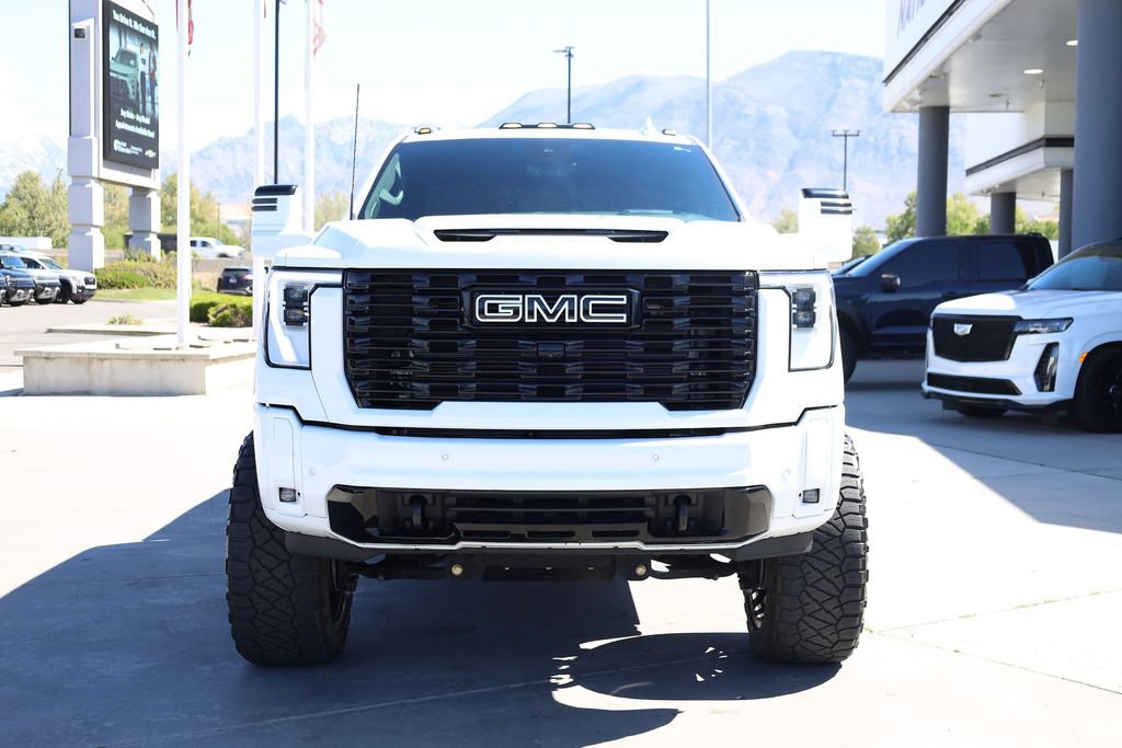 Used 2024 GMC Sierra 3500 Denali Ultimate AWD/4WD image 9