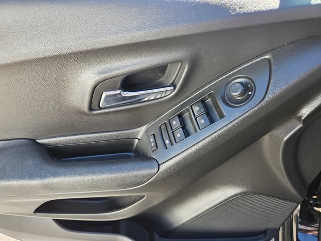 Certified 2018 Chevrolet Trax LT w/ Redline Edition FWD image 17