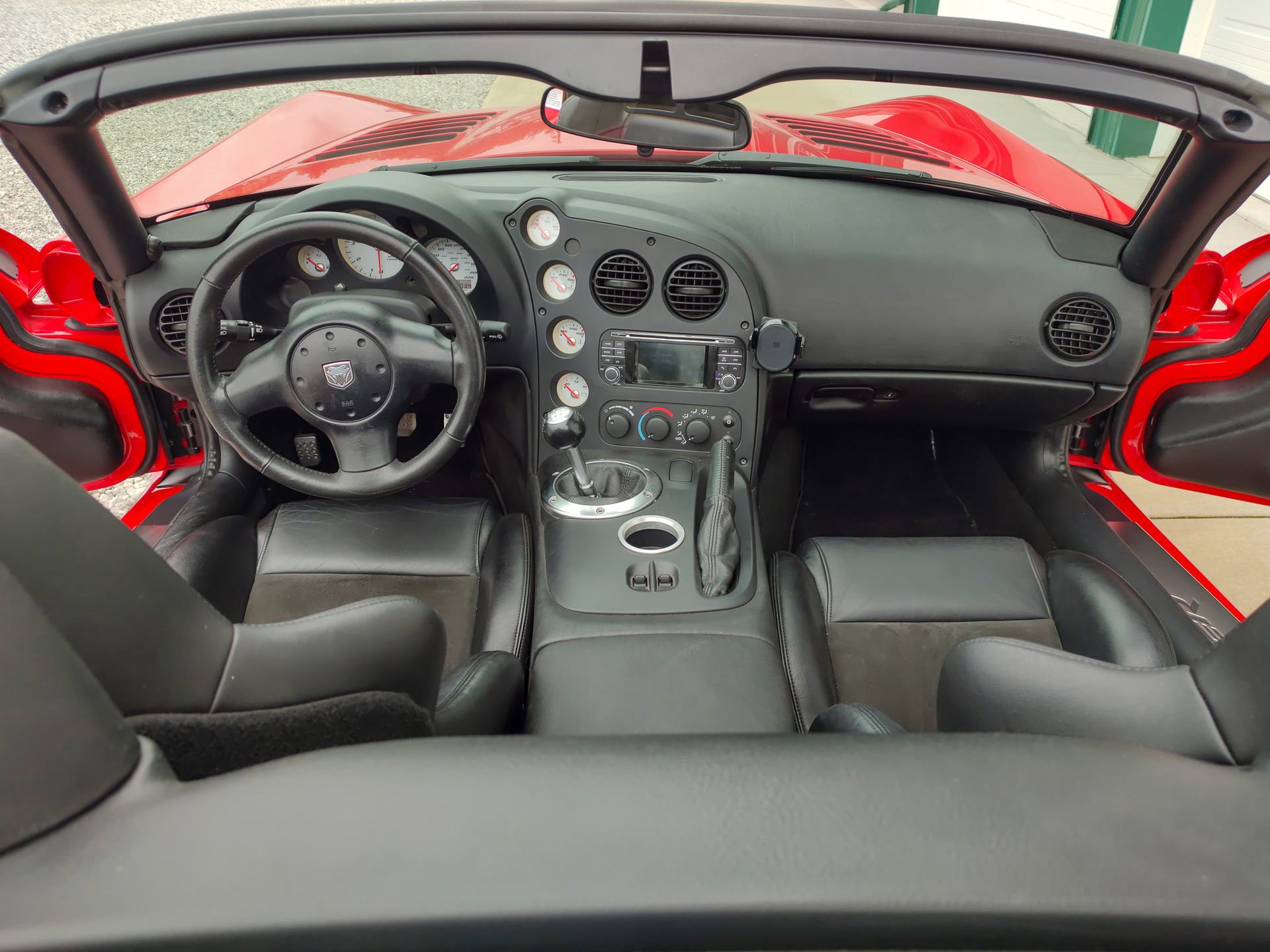 Used 2003 Dodge Viper SRT-10 image 2