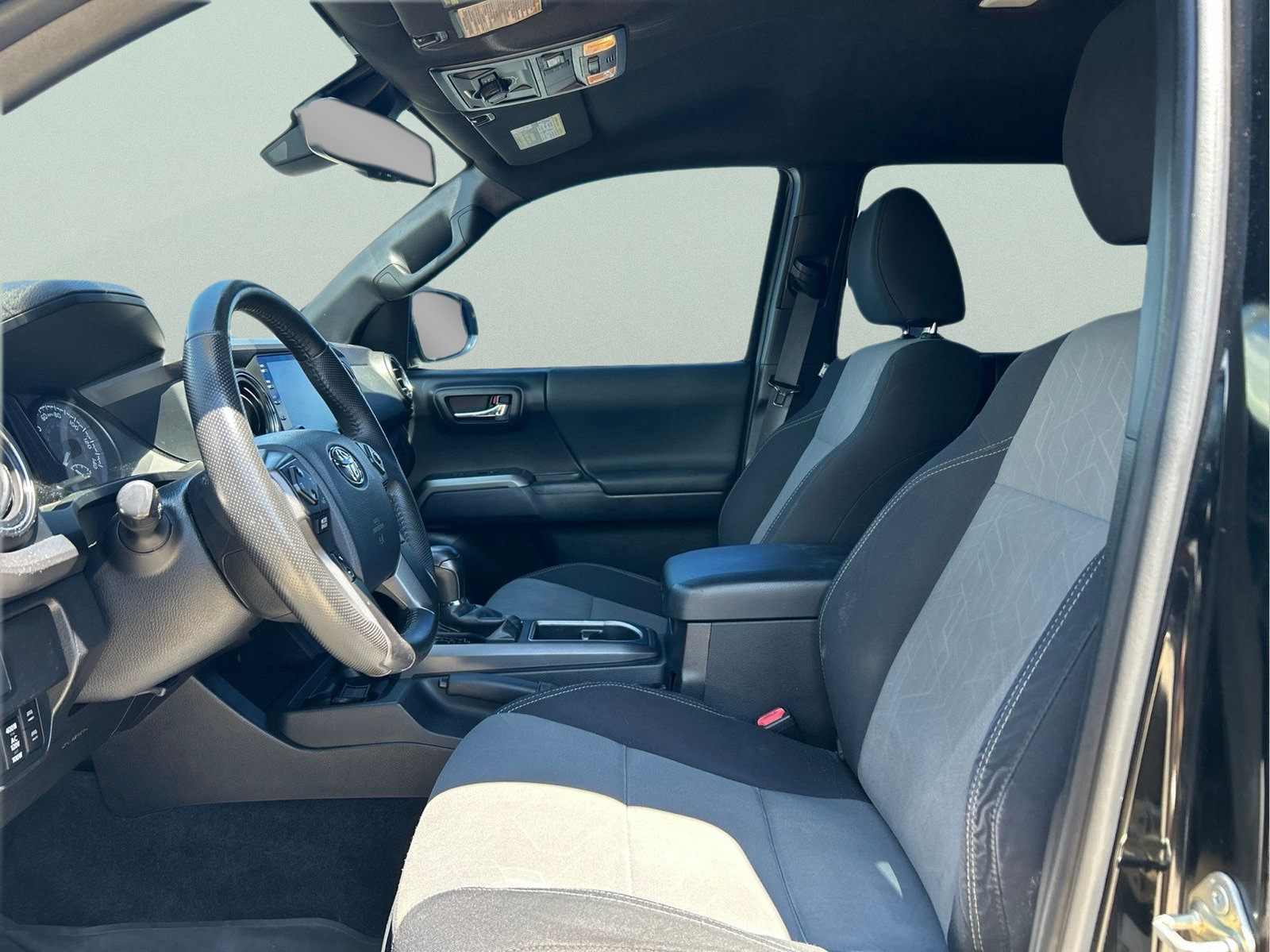 Used 2020 Toyota Tacoma TRD Off-Road AWD/4WD image 9