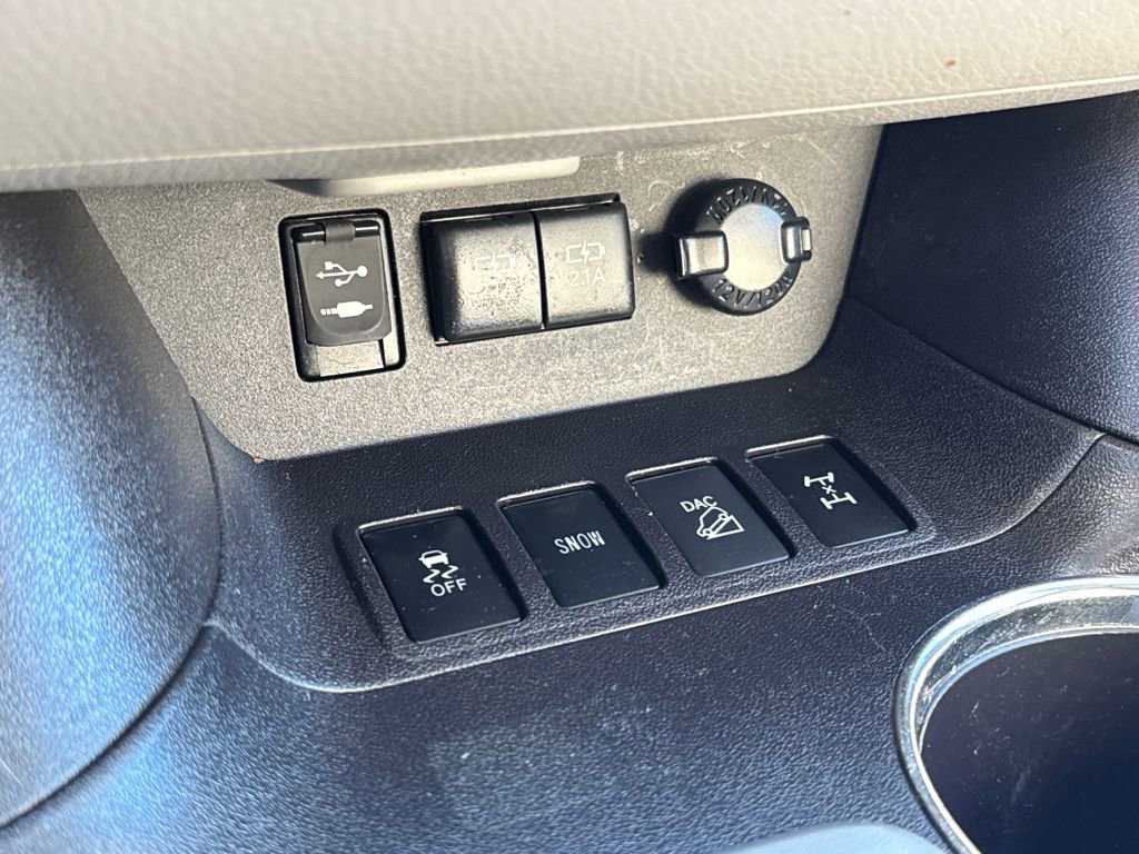 Used 2018 Toyota Highlander XLE image 26