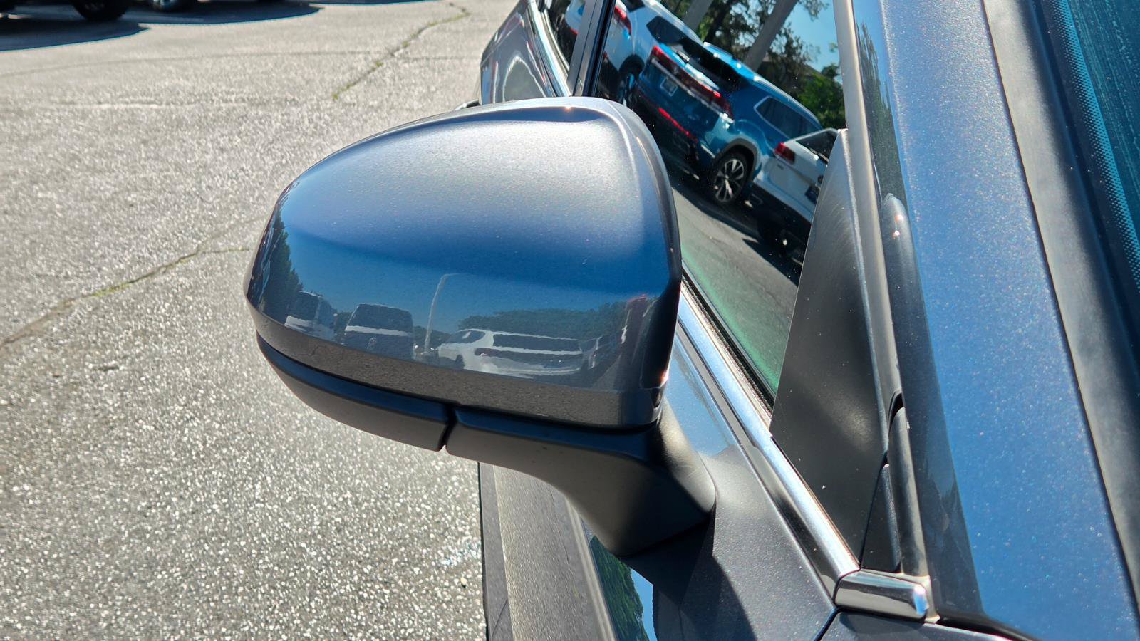 Used 2024 Volkswagen Taos SE AWD/4WD image 11