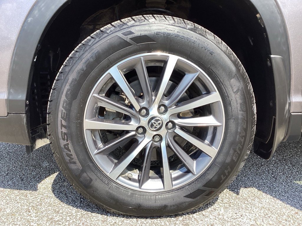 Used 2019 Toyota Highlander XLE image 18