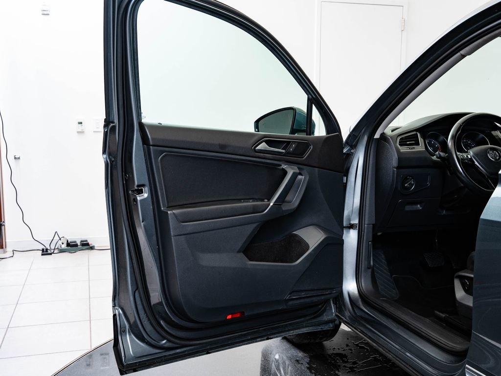 Used 2018 Volkswagen Tiguan SE AWD/4WD image 25