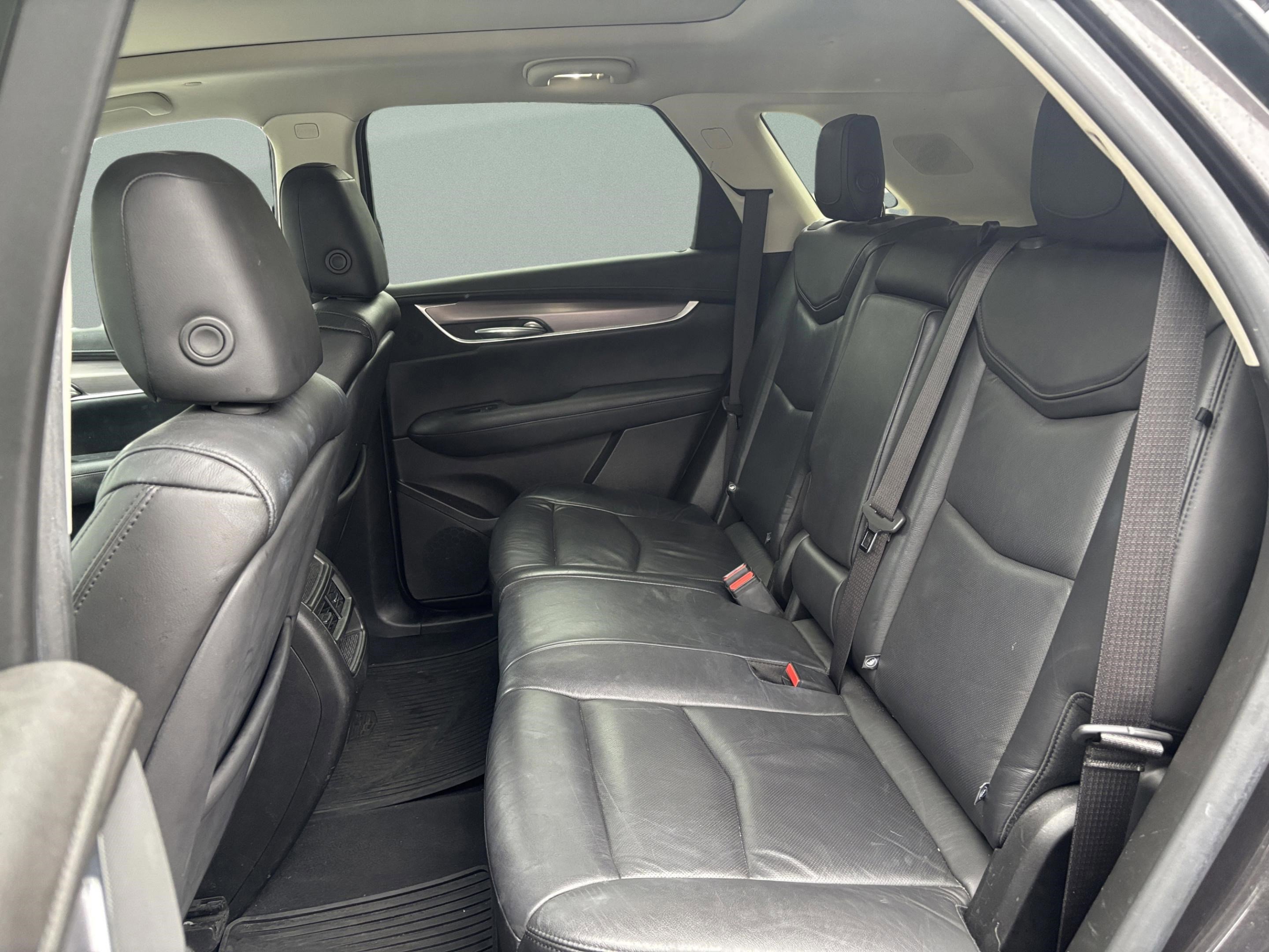 Used 2018 Cadillac XT5 Luxury w/ Driver Awareness Package image 25