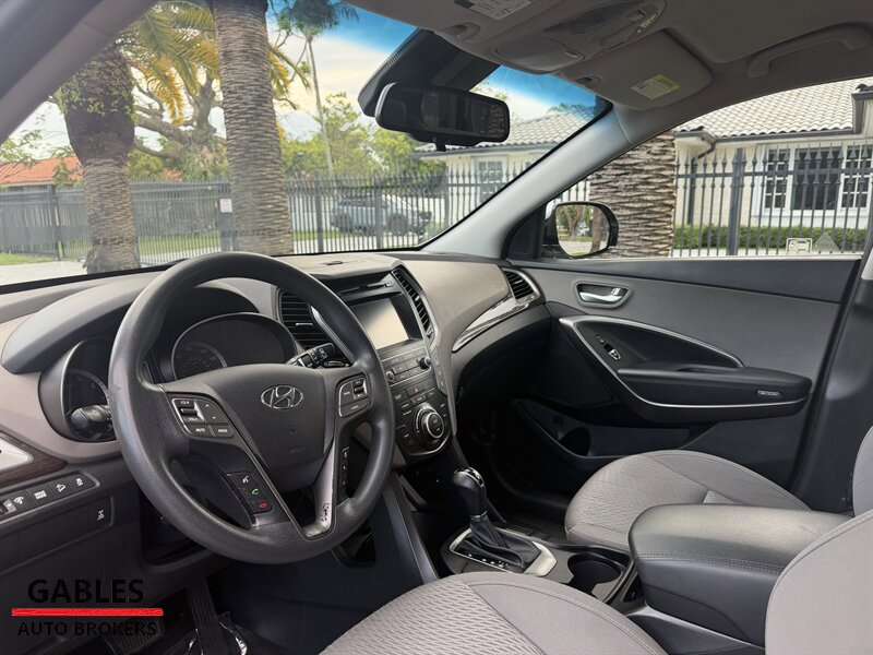 Used 2018 Hyundai Santa Fe SE w/ Cargo Package AWD/4WD image 13