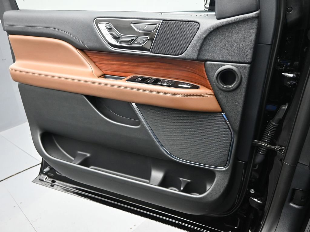 Used 2024 Lincoln Navigator L Reserve image 14