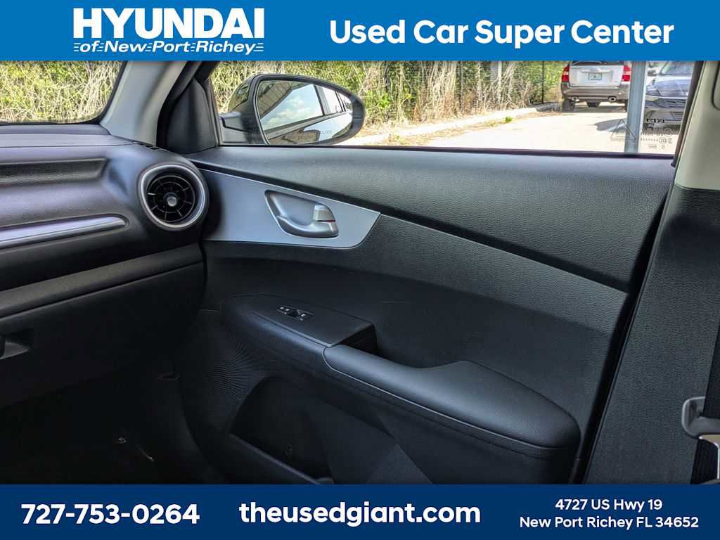 Used 2024 Kia Forte LXS w/ LXS Technology Package FWD image 16