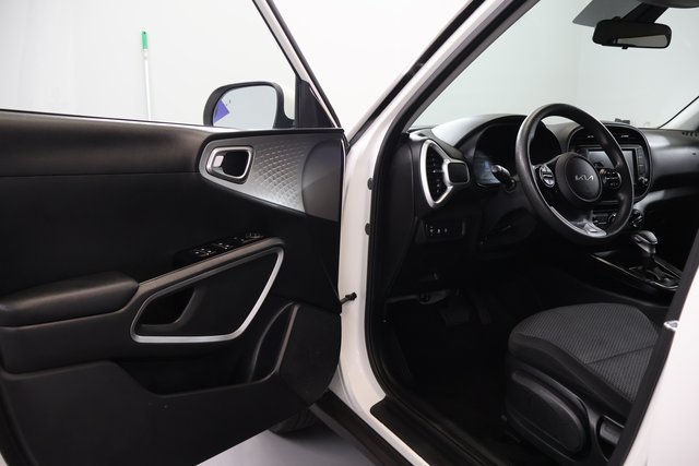 Used 2024 Kia Soul LX w/ Option Group 015 FWD image 7