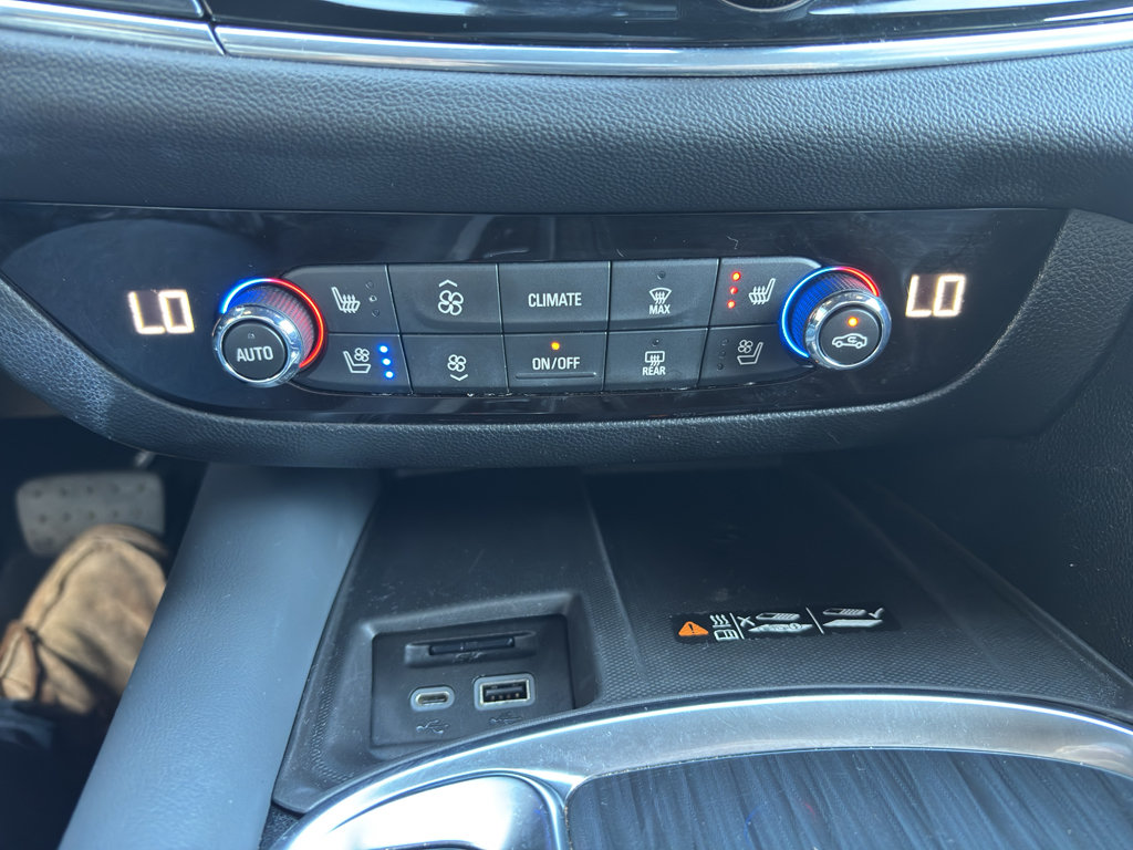 Used 2024 Buick Enclave Premium AWD/4WD image 25