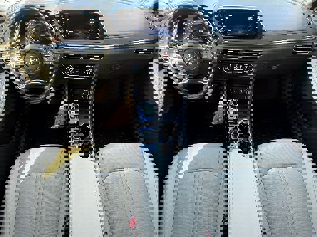 Used 2022 Hyundai Sonata Limited w/ Preferred Accessory Package image 16