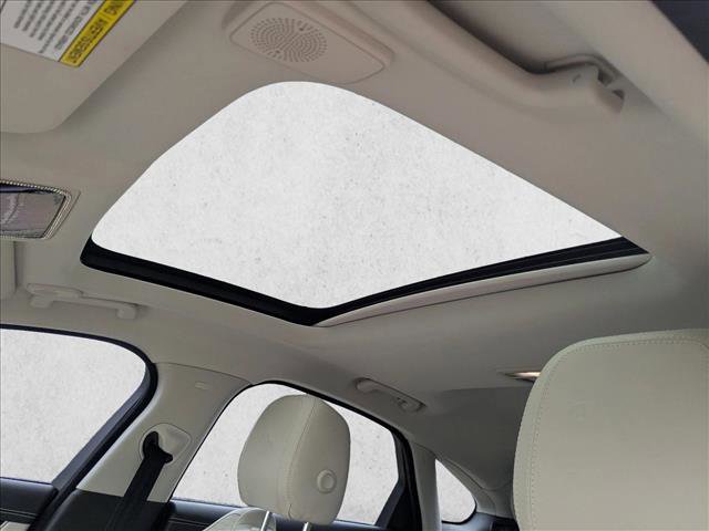 Used 2022 Jaguar XF R-Dynamic SE image 17