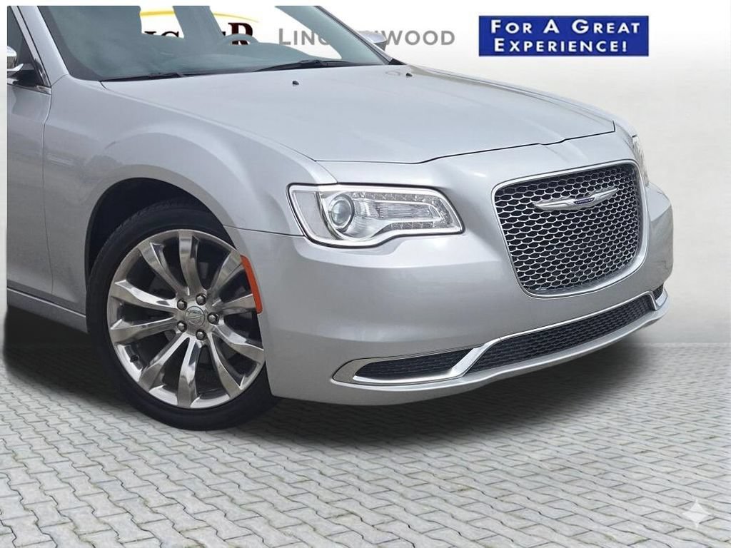 Used 2021 Chrysler 300 Touring w/ Chrome Appearance Package RWD image 2
