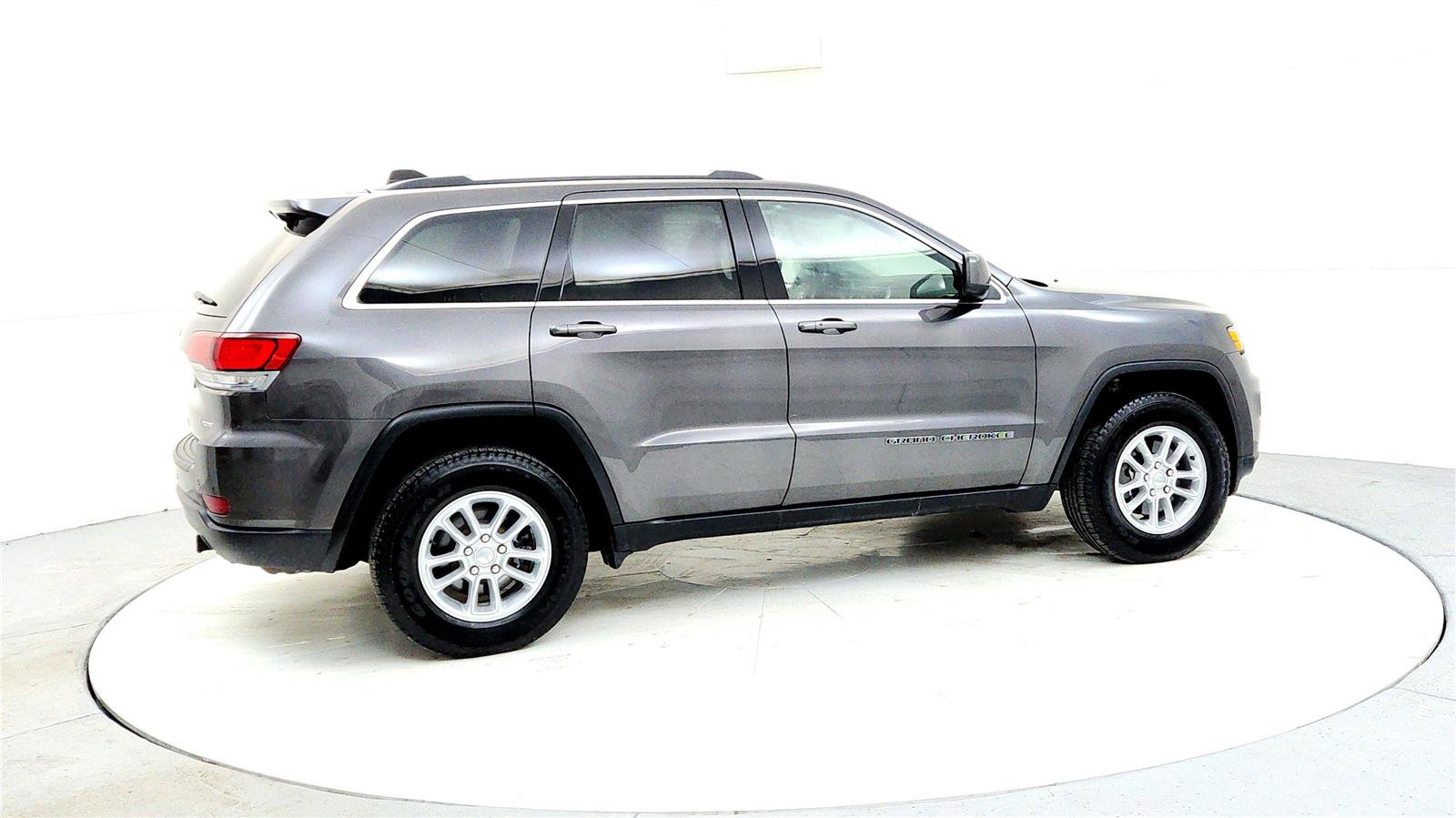 Used 2020 Jeep Grand Cherokee Laredo image 6