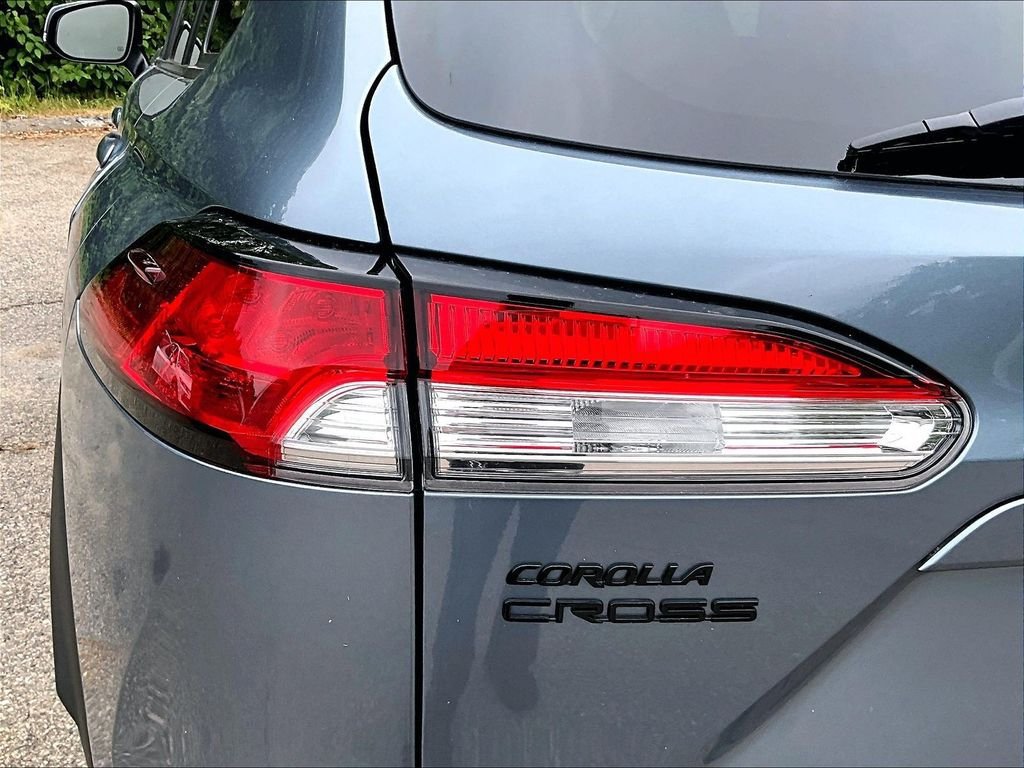Used 2023 Toyota Corolla Cross AWD Hybrid w/ Moonroof Package image 33