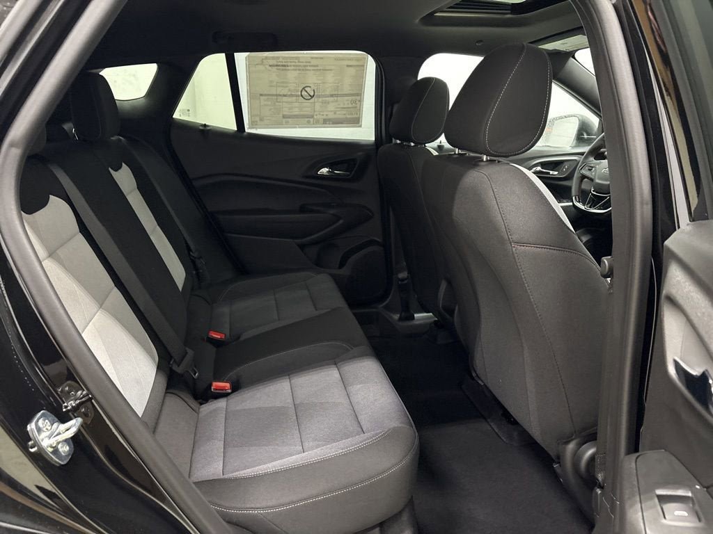 New 2026 Chevrolet Trax RS w/ Sunroof Package FWD image 32