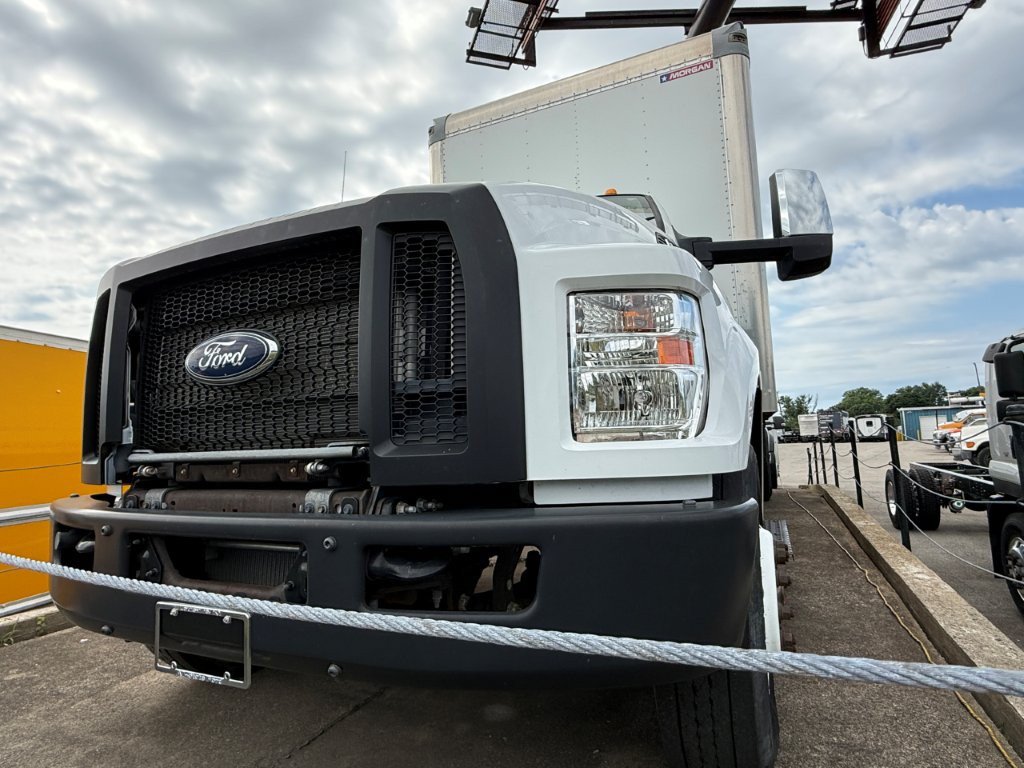 Used 2022 Ford F750 2WD Regular Cab Super Duty image 2
