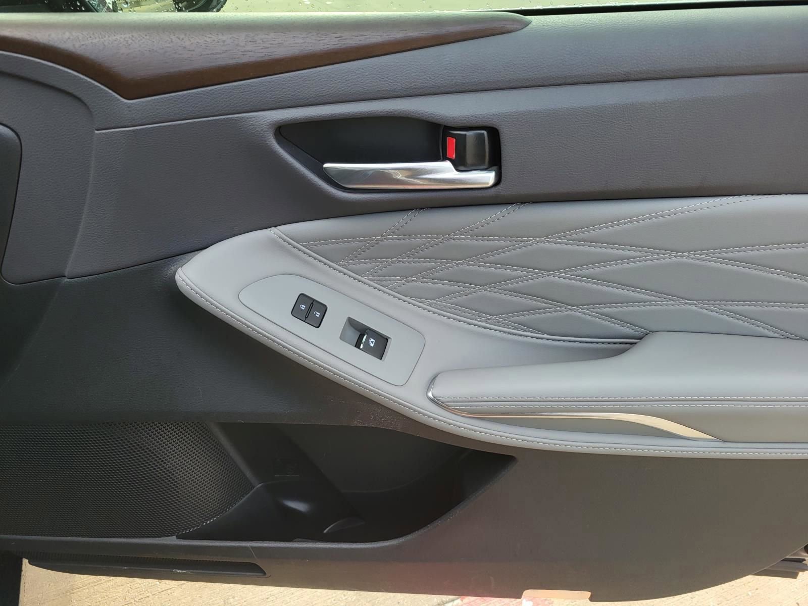 Used 2020 Toyota Avalon Limited image 7