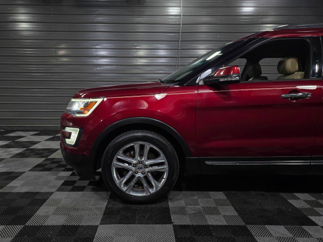 Used 2017 Ford Explorer Limited w/ Equipment Group 301A AWD/4WD image 41