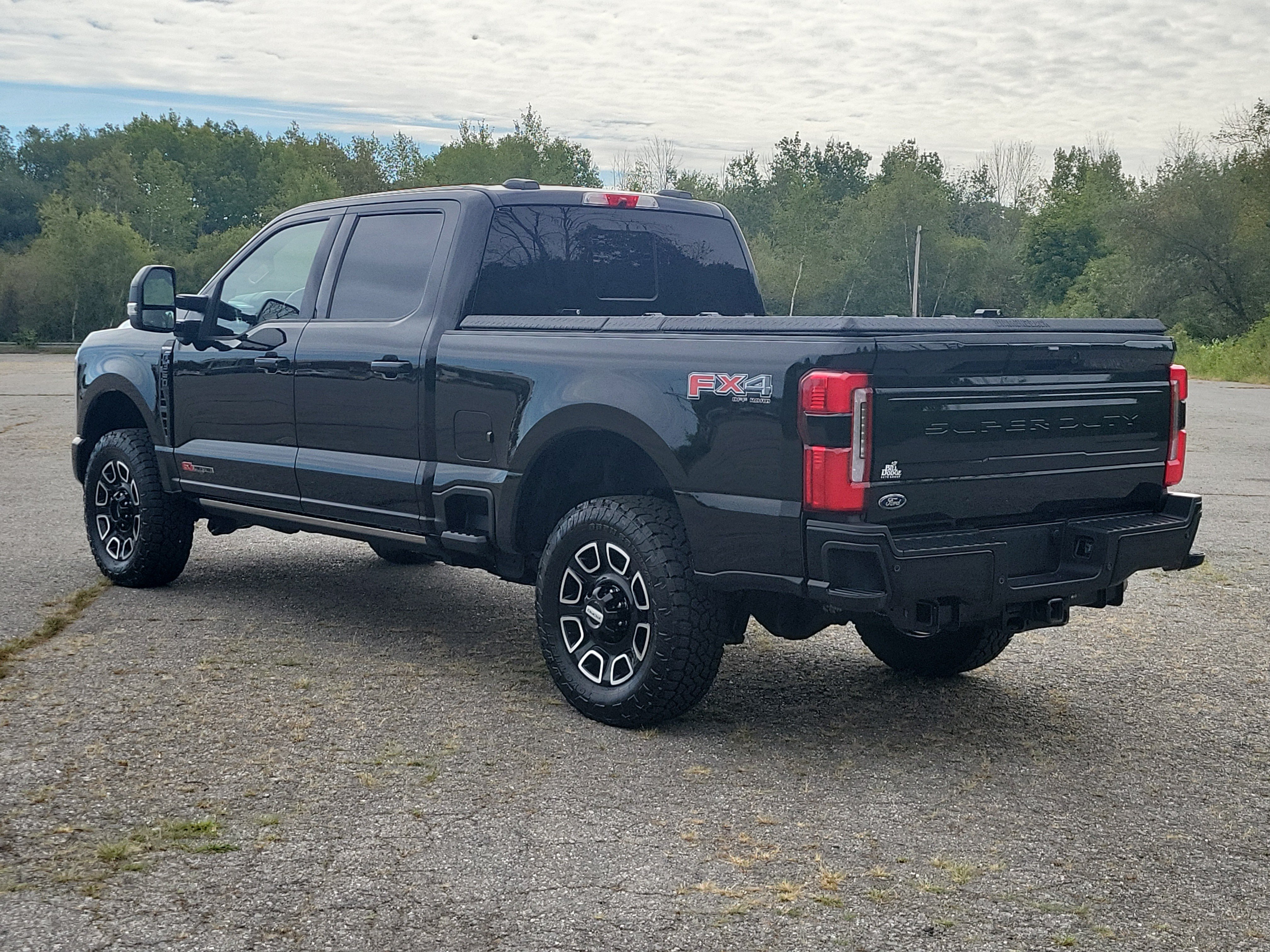 Used 2025 Ford F350 Platinum w/ FX4 Off-Road Package AWD/4WD image 7