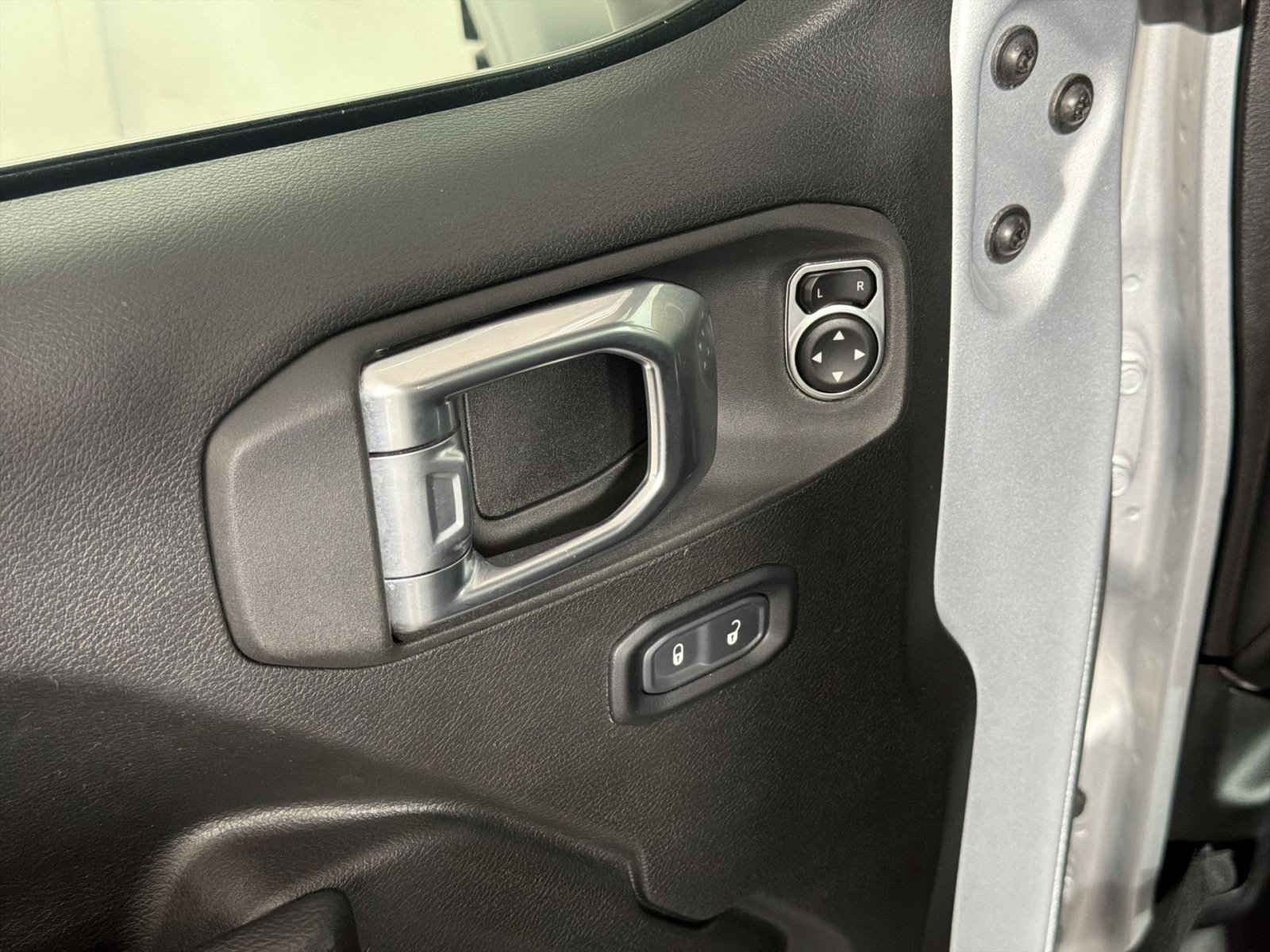 Used 2024 Jeep Wrangler Unlimited Sport AWD/4WD image 15