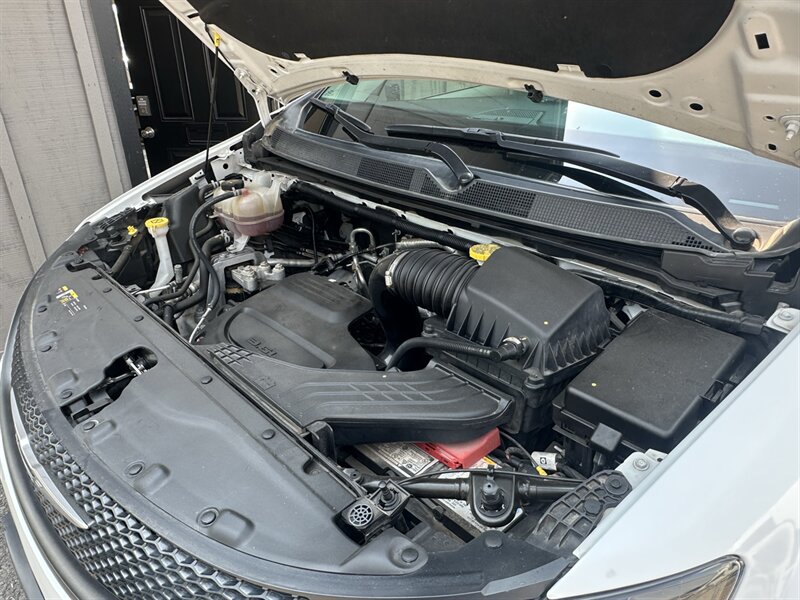 Used 2022 Chrysler Voyager LX FWD image 26