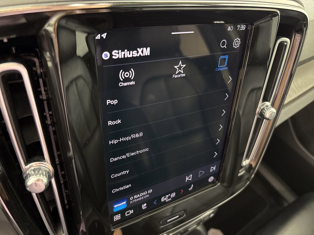 Used 2023 Volvo XC40 B5 Core w/ Protection Package Premier image 31