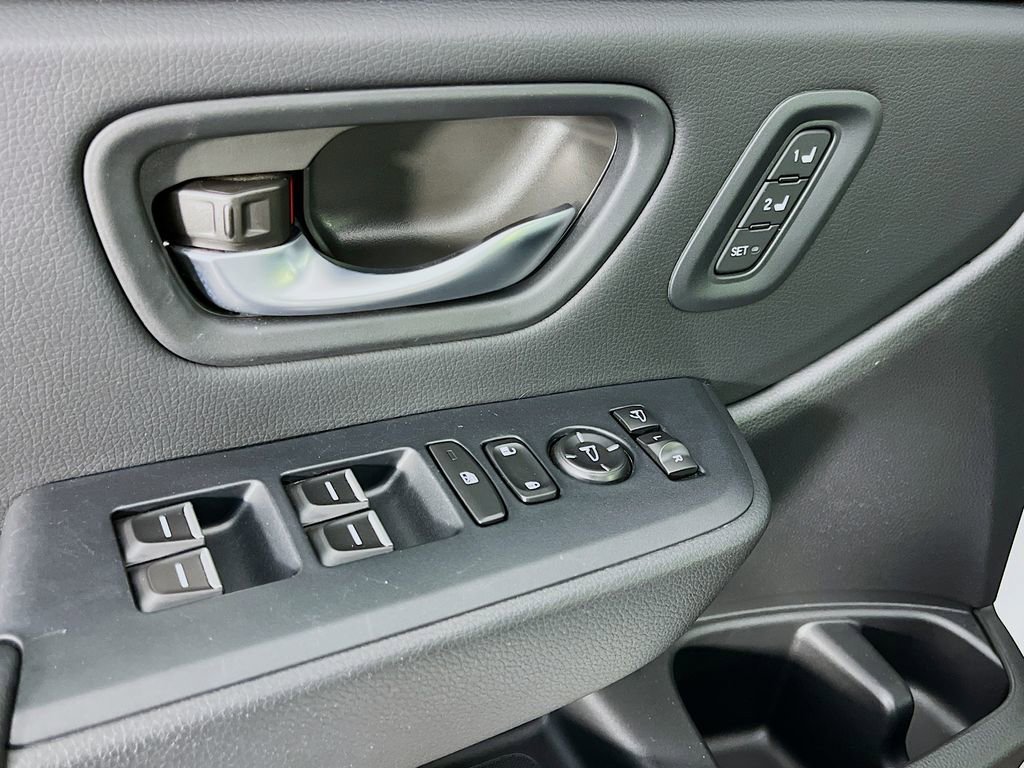 Used 2025 Honda Pilot TrailSport image 25