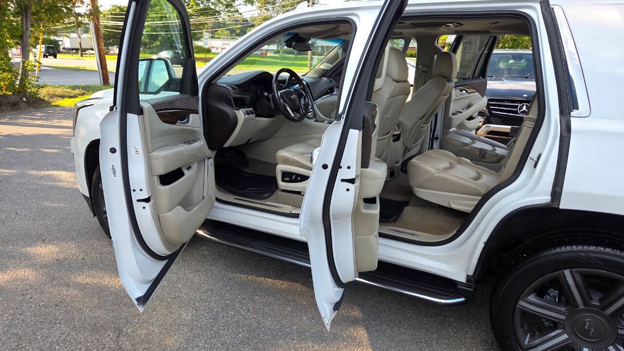 Used 2017 Cadillac Escalade Luxury AWD/4WD image 30