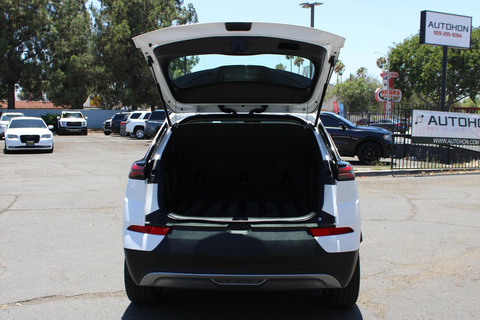 Used 2023 Chevrolet Bolt EUV LT FWD image 34
