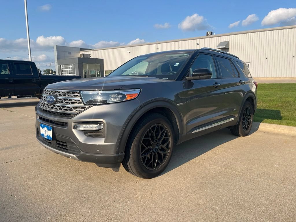 Used 2021 Ford Explorer Limited w/ Equipment Group 301A AWD/4WD image 2