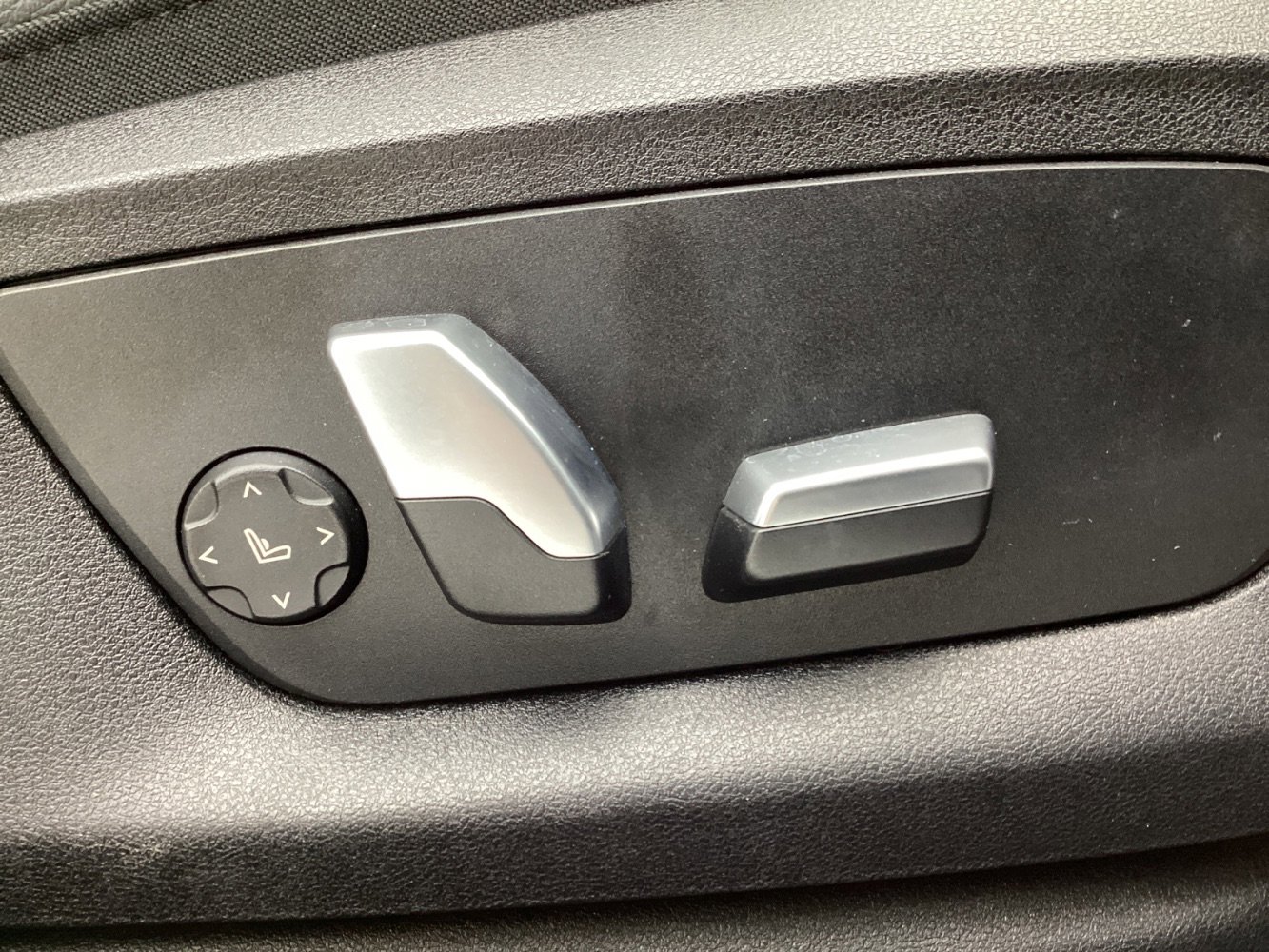 Used 2019 BMW 740i xDrive image 41