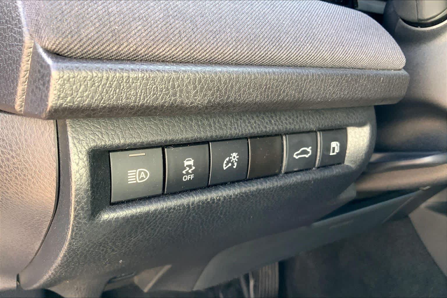 Used 2025 Toyota Camry LE FWD image 35