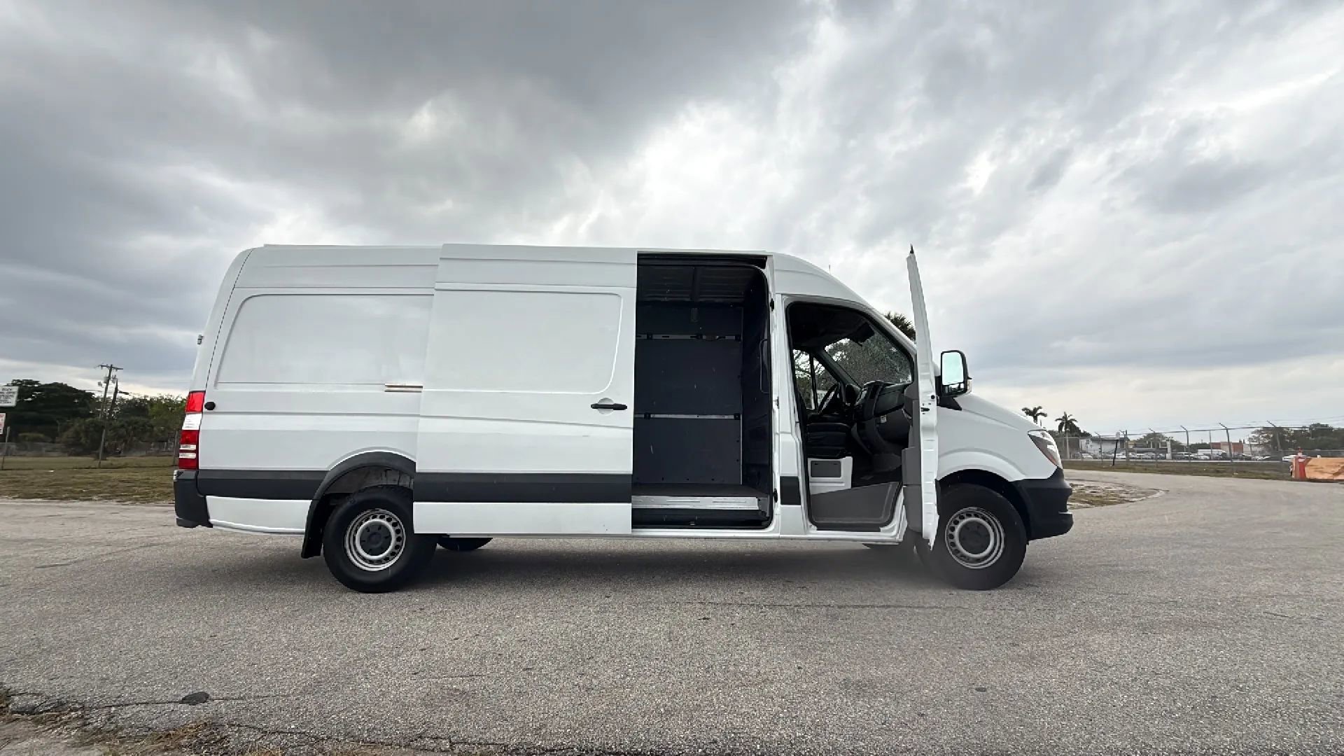 Used 2017 Mercedes-Benz Sprinter 2500 image 10