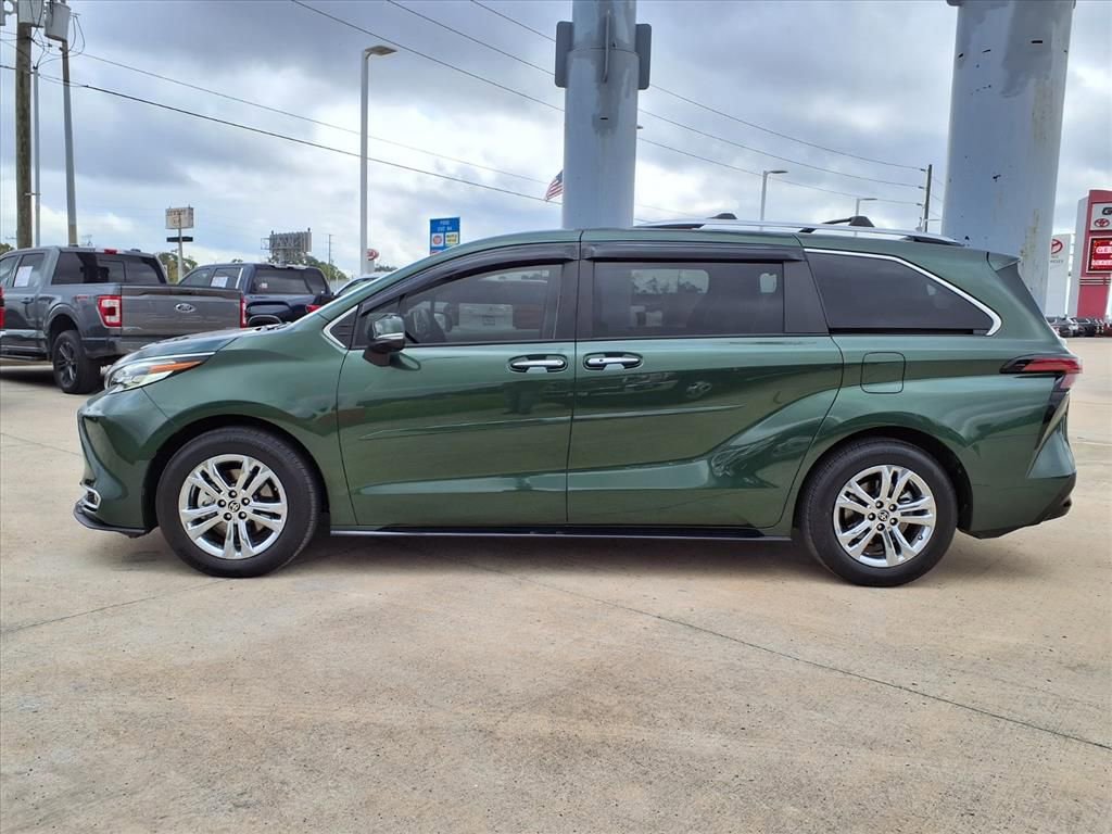 Used 2023 Toyota Sienna Platinum image 17