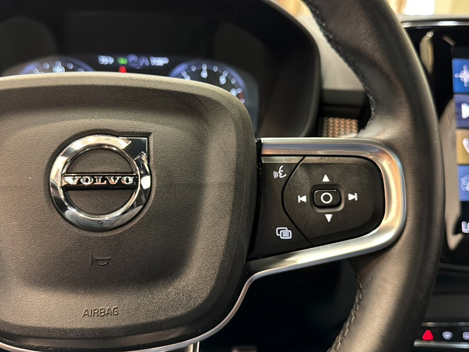Used 2022 Volvo XC40 T5 R-Design AWD/4WD image 20