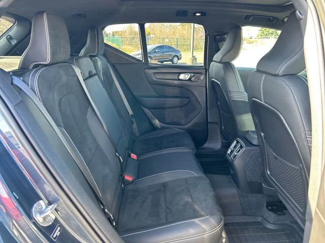 Used 2022 Volvo XC40 P8 Recharge Plus image 13