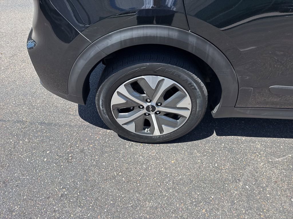 Used 2022 Kia Niro EX image 8