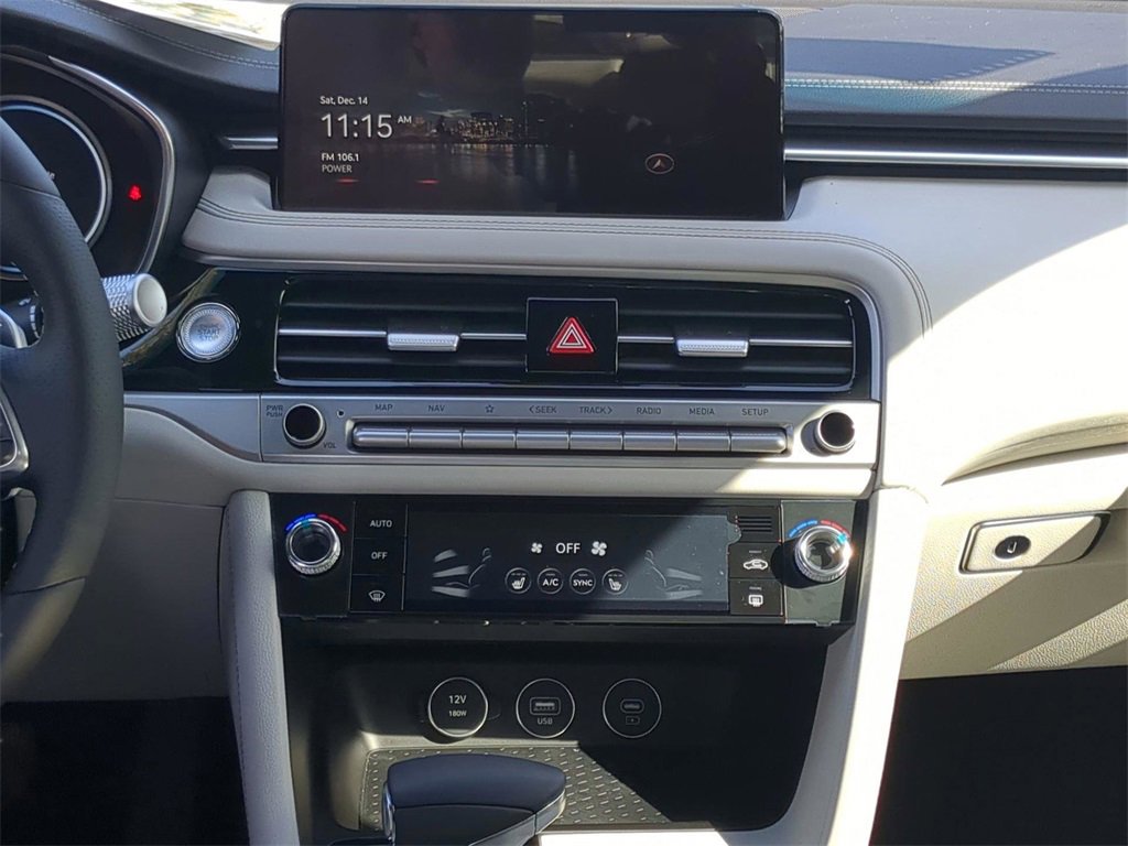 Used 2025 Genesis G70 2.5T image 15