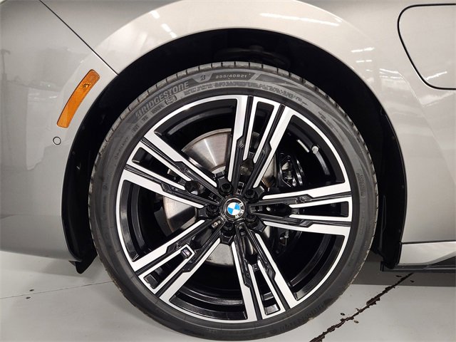 Used 2025 BMW 750e xDrive w/ Executive Package image 8