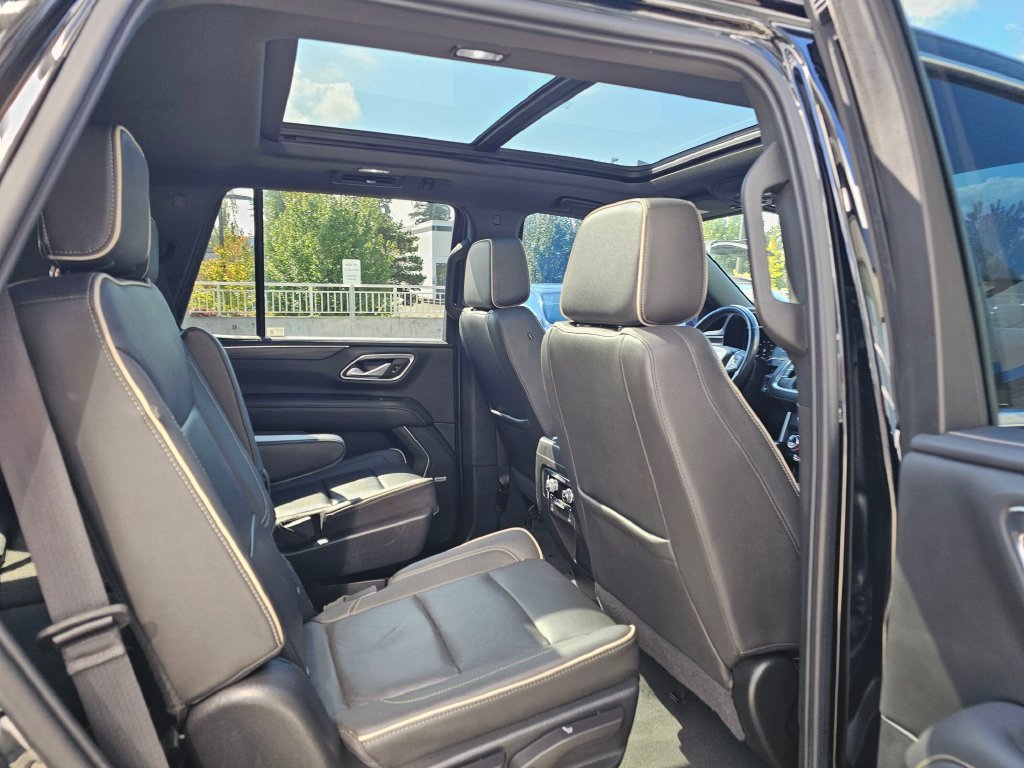Used 2022 GMC Yukon SLT w/ SLT Luxury Package AWD/4WD image 14