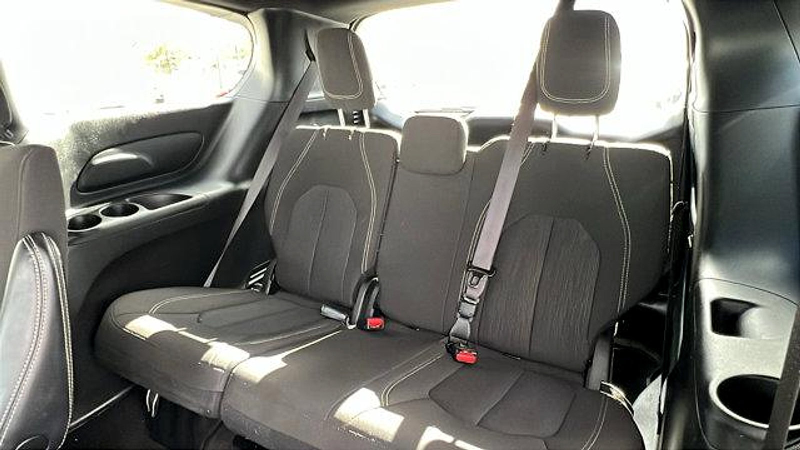 Used 2023 Chrysler Pacifica Touring image 12