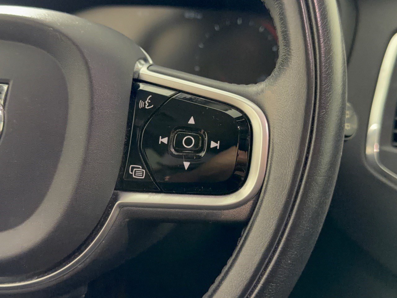 Used 2019 Volvo XC90 T6 Momentum w/ Protection Package Premier AWD/4WD image 19