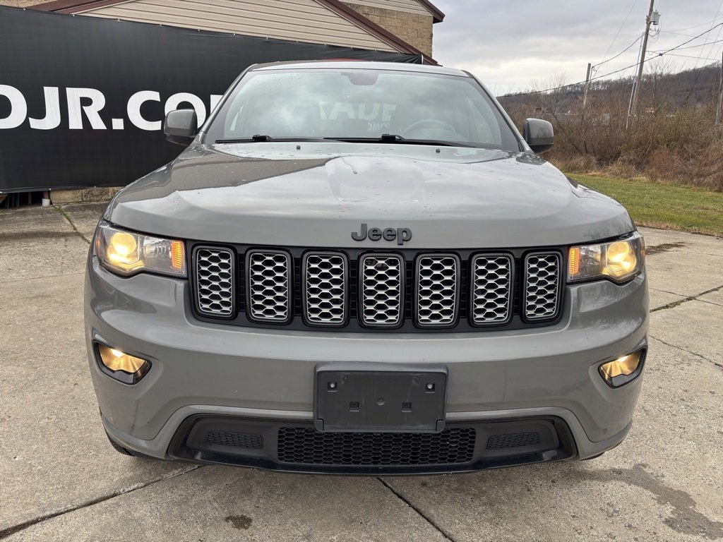 Used 2022 Jeep Grand Cherokee Laredo X image 2