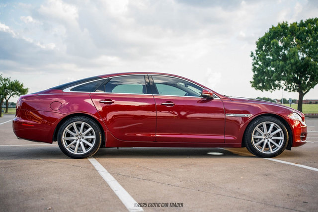 Used 2012 Jaguar XJ image 9
