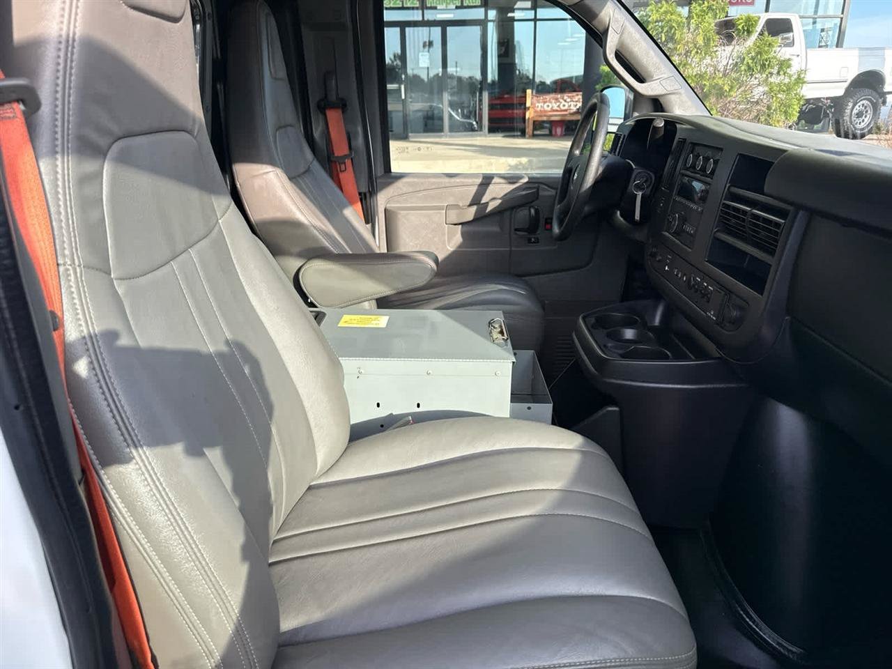 Used 2018 Chevrolet Express 2500 w/ Driver Convenience Package RWD image 19