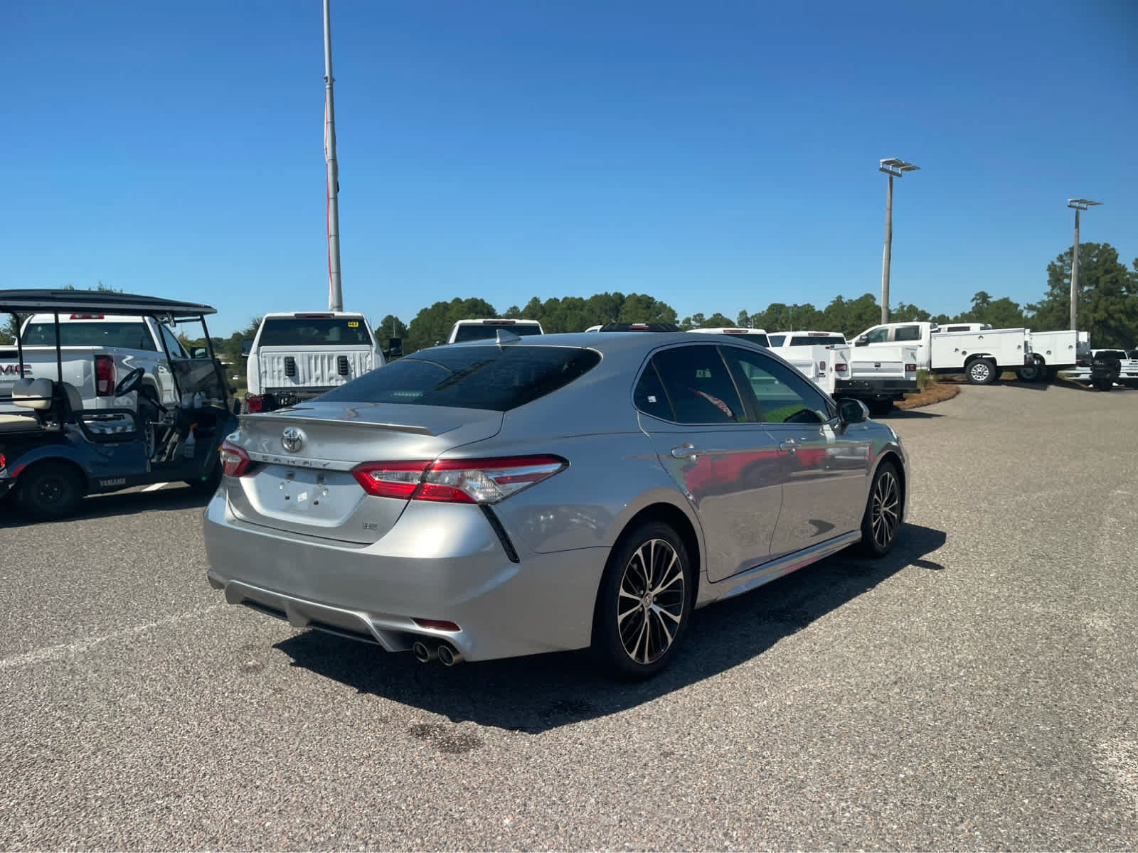 Used 2020 Toyota Camry SE FWD image 5